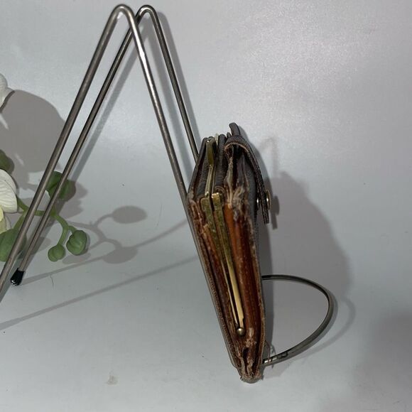 Authentic Louis Vuitton Monogram Kisslock Wallet - Picture 3 of 13